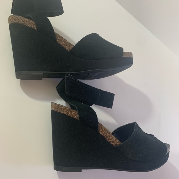 🌺SOLD🌺Franco Sarto Fairfax Black Suede Wedge Plateform Sandal Heels - Picture 3 of 11